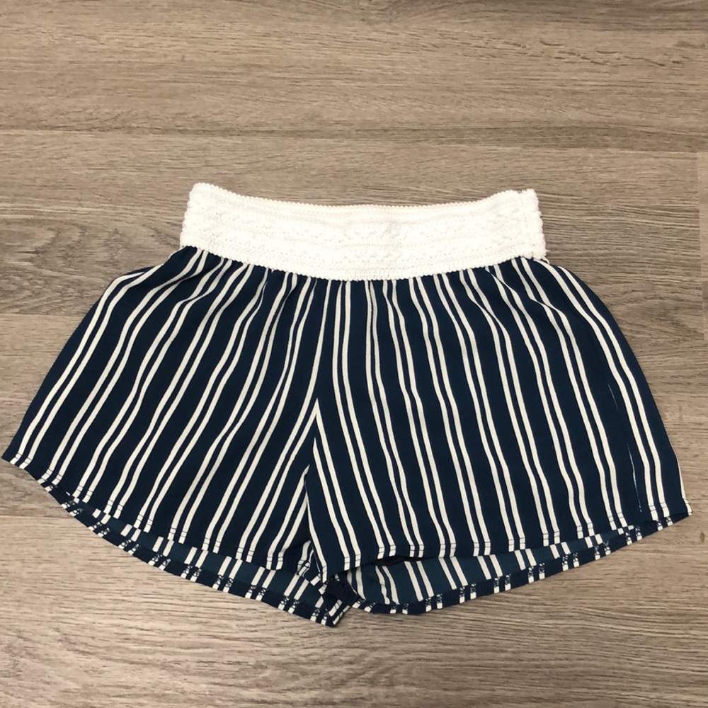 Pinc Premium Girls Blue and White Flowy Shorts - size Medium